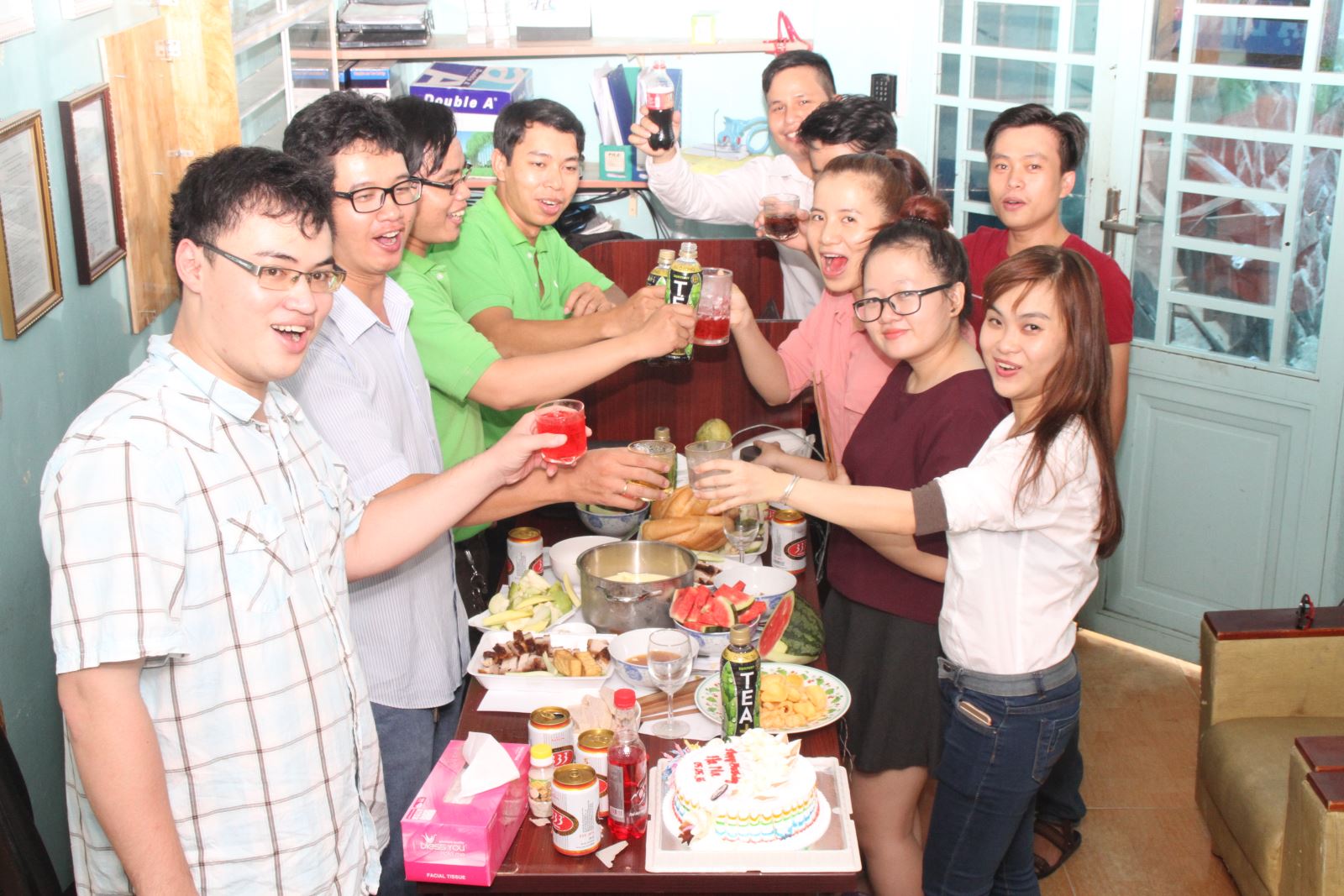 Tổ chức sinh nhật cho nhân viên